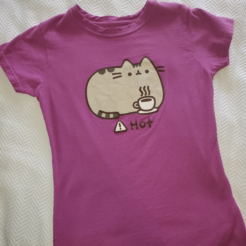 Pusheen, Size Medium, Purple T-shirt